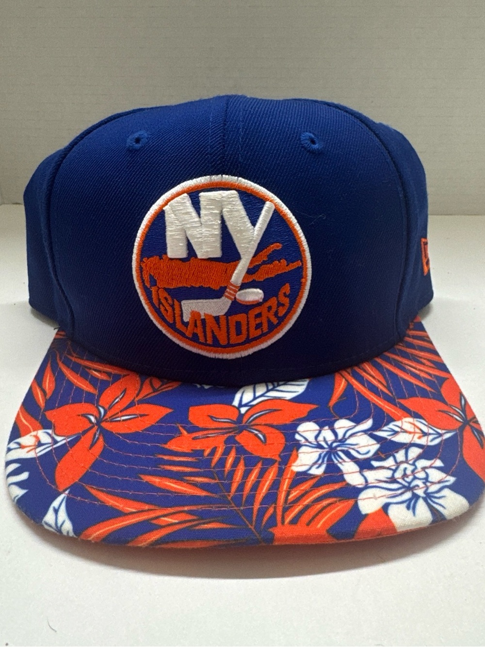 New Era New York Islanders NHL Snapback w/ Floral Print Brim Cap